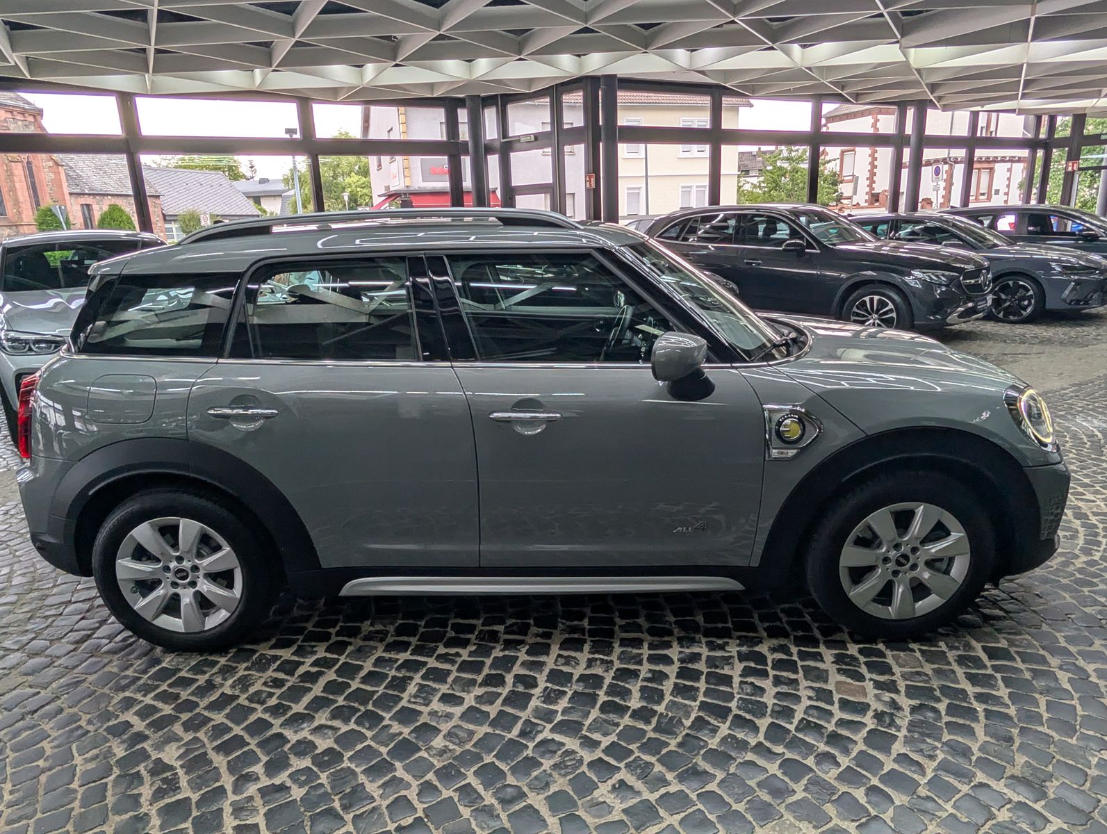 Fahrzeugabbildung MINI Countryman SE (Cooper) Essential Trim All4 94%So