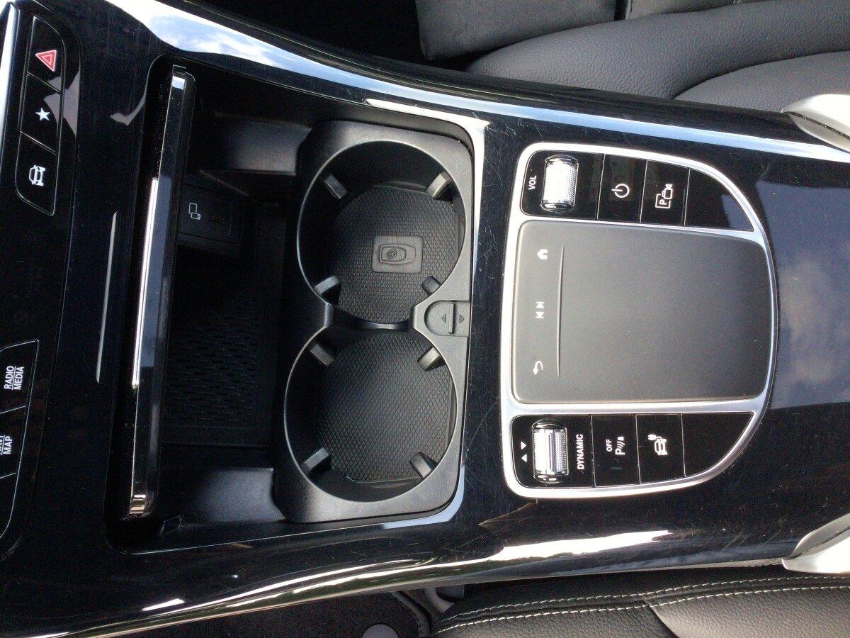 Mercedes-Benz EQC 400 4M AMG+HUD+SHD+AHK+KEYG+360+DISTR+TOTWIN