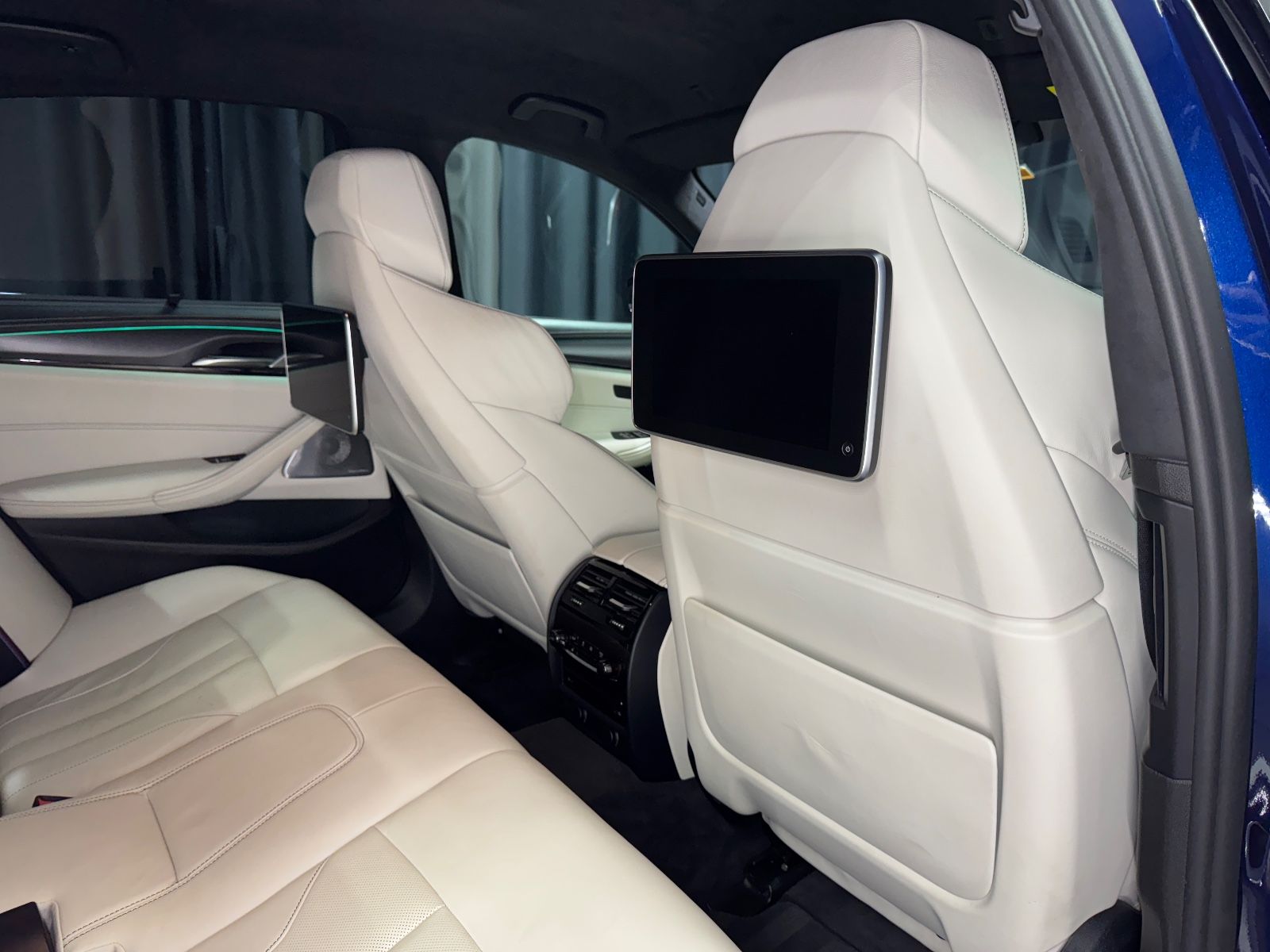 Fahrzeugabbildung BMW M5 LIM|BOWERS|TV|KERAMIK|INDIVIDUAL|VOLL