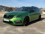 Skoda Octavia 2.0 Combi VRS 230PS*NAVI*ALU*LED*AHK*S/S - Skoda Octavia: Grün