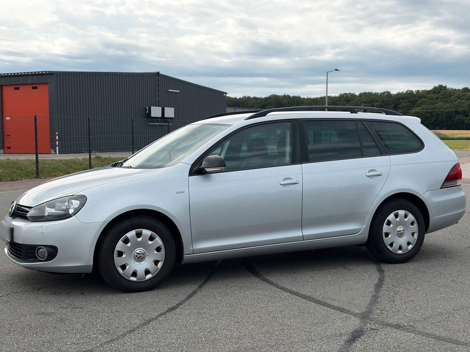 Volkswagen Golf 2013 — rear view