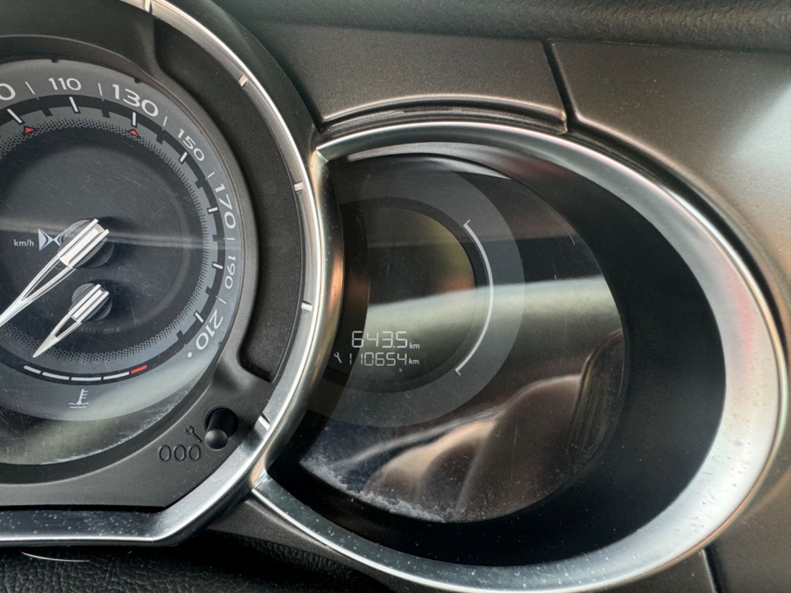 Fahrzeugabbildung Citroën DS3 TEMPOMAT LED PDC BII COLOR
