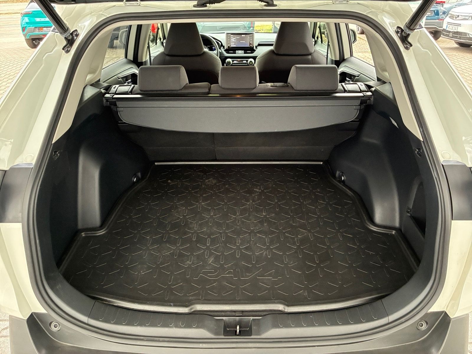 Fahrzeugabbildung Toyota RAV4 2.5 D Team D LED RFKAMERA AHK(Abnehmbar)
