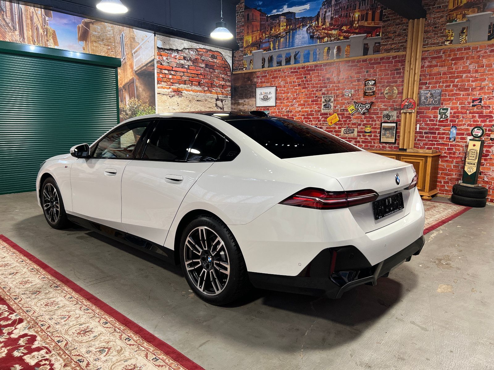 BMW 520 i M-Sport Pano Leder 360° Memory H&K foto 8