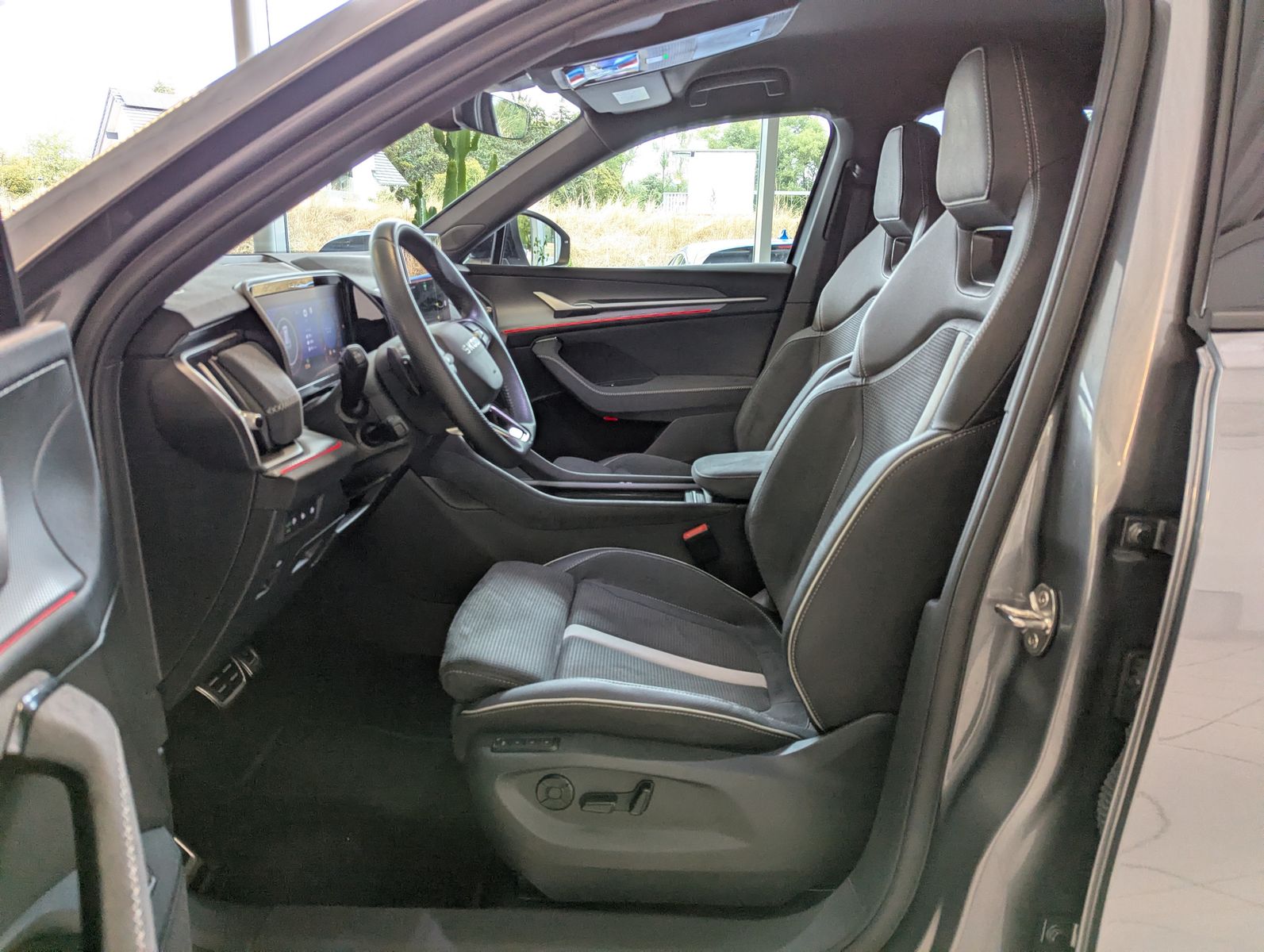 Fahrzeugabbildung SKODA Kodiaq 2.0 TDI Sportline 7-Sitze ACC Memory 20"