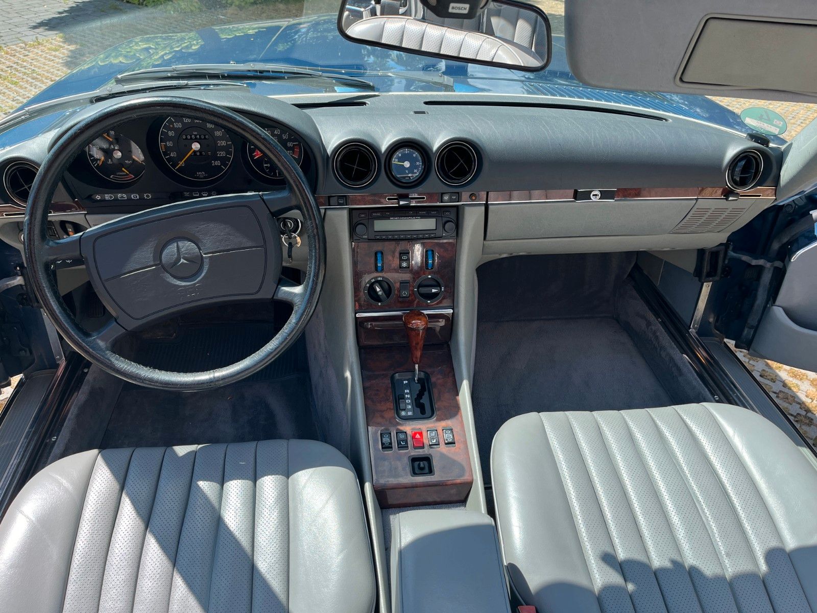 Fahrzeugabbildung Mercedes-Benz SL 300