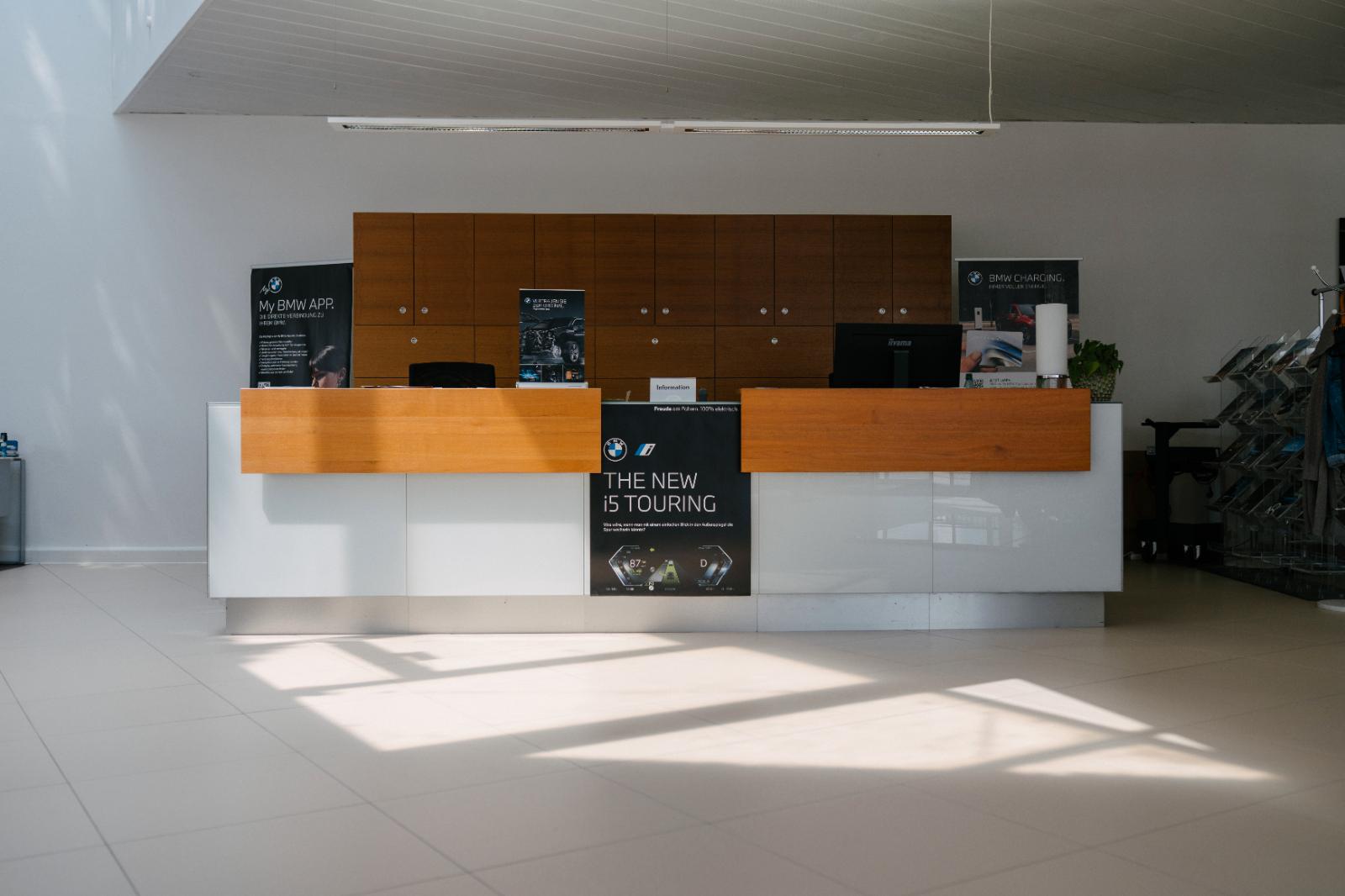 showroom-image-bottom
