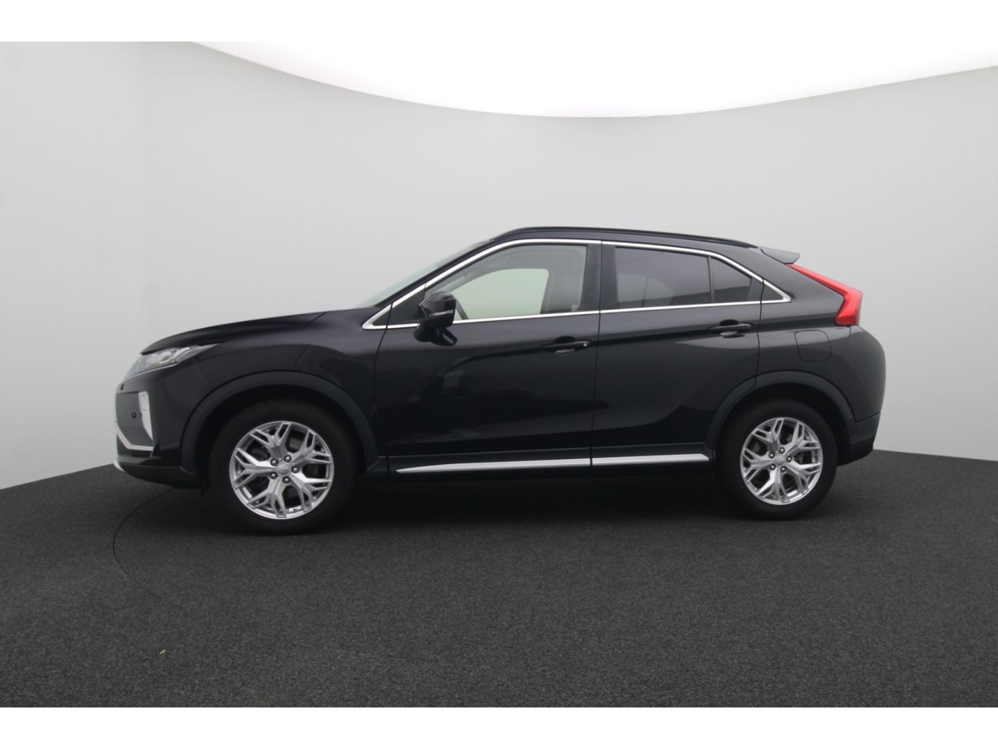 Fahrzeugabbildung Mitsubishi Eclipse Cross Intro Edition 2WD ACC Totwinkelass