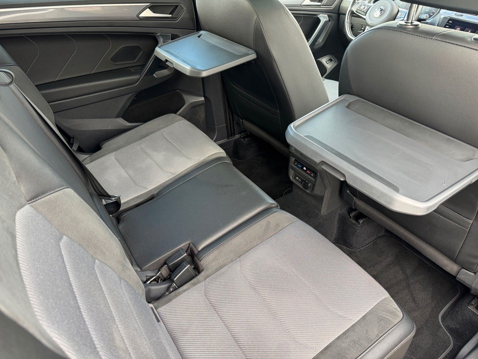 Fahrzeugabbildung Volkswagen Tiguan Allspace 2.0TDI R-Line Highline 4Motion