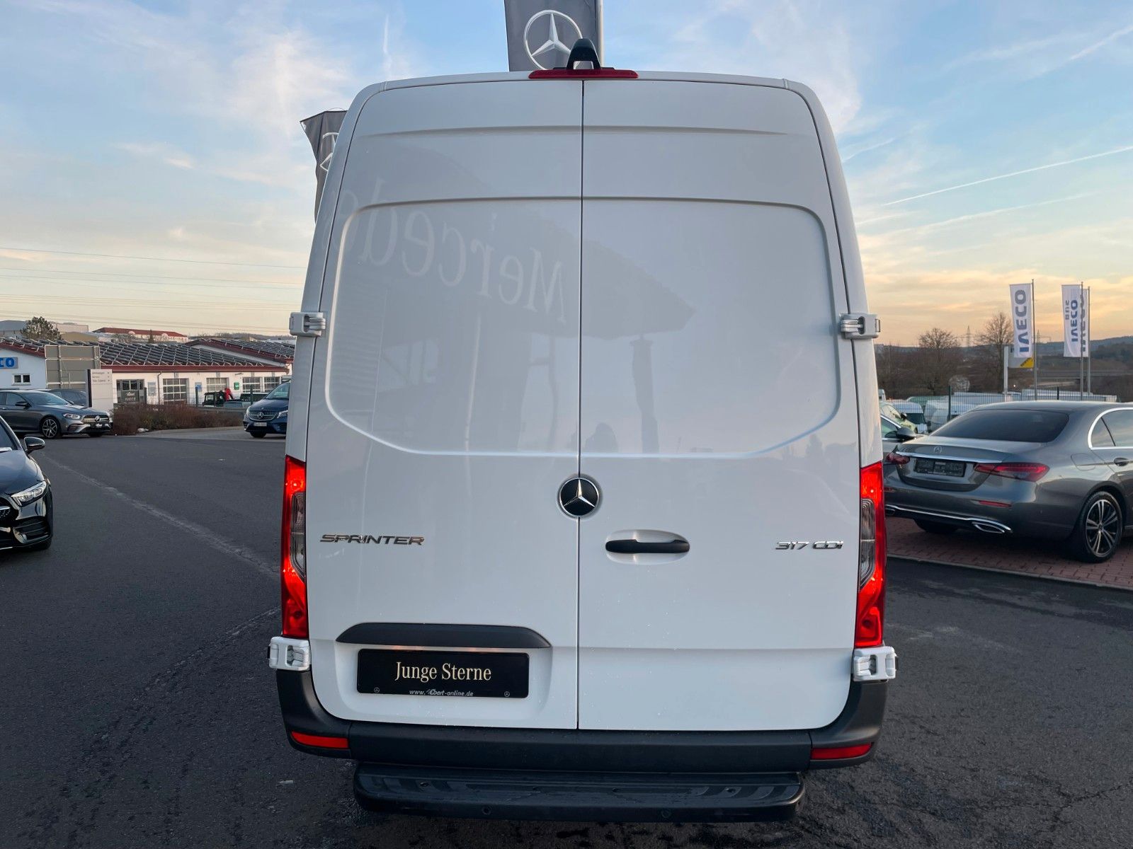 Fahrzeugabbildung Mercedes-Benz Sprinter 317 CDI 3665 9G Klima 360 MBUX