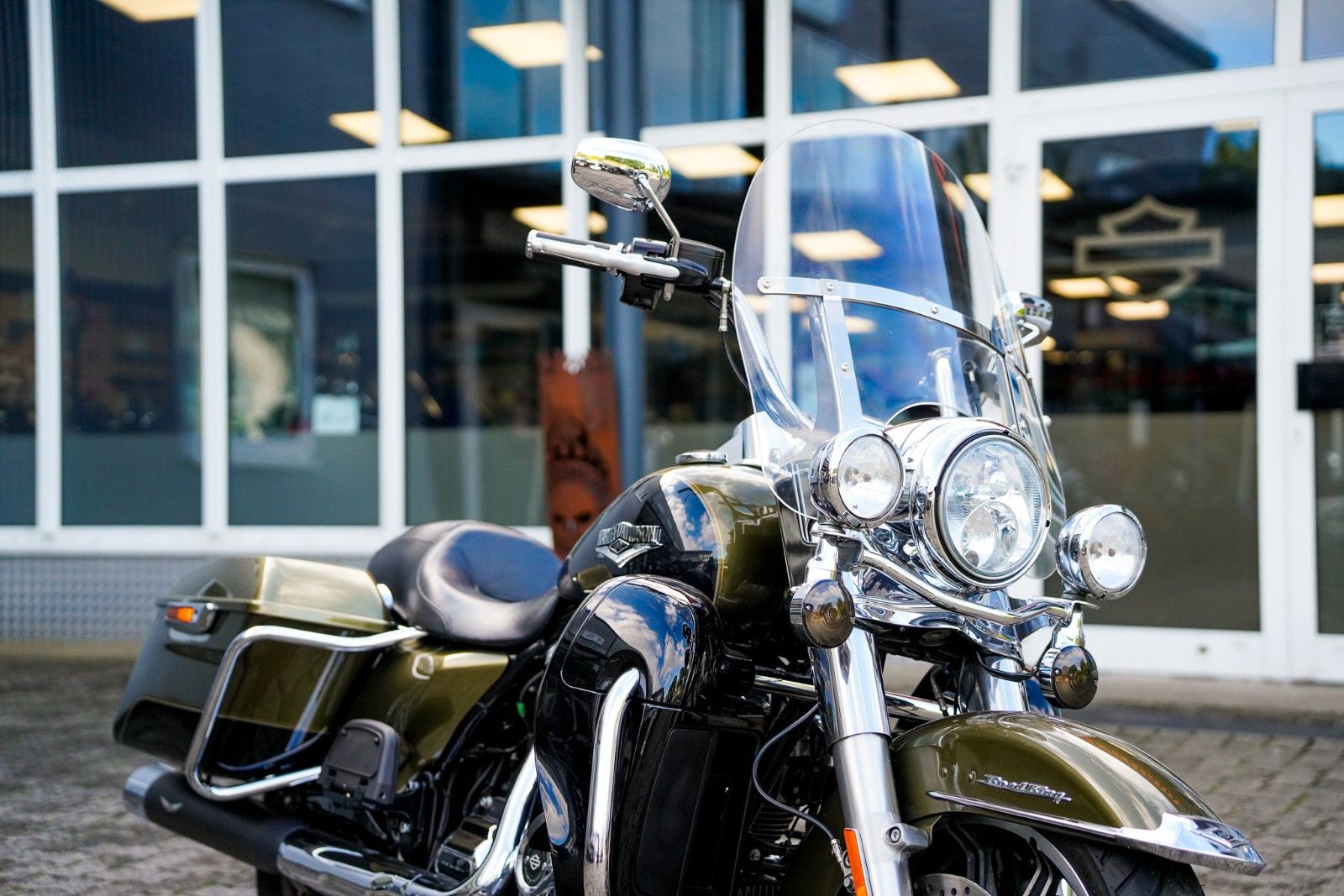 Fahrzeugabbildung Harley-Davidson FLHR Road King 107 cui - Penzl - Beinschilde