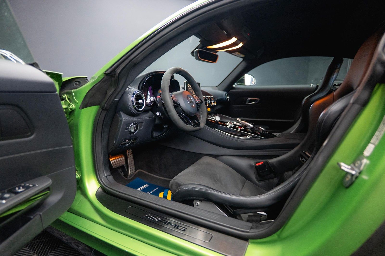 Fahrzeugabbildung Mercedes-Benz AMG GT R Coupe TIKT Performance | 750PS | Carbon