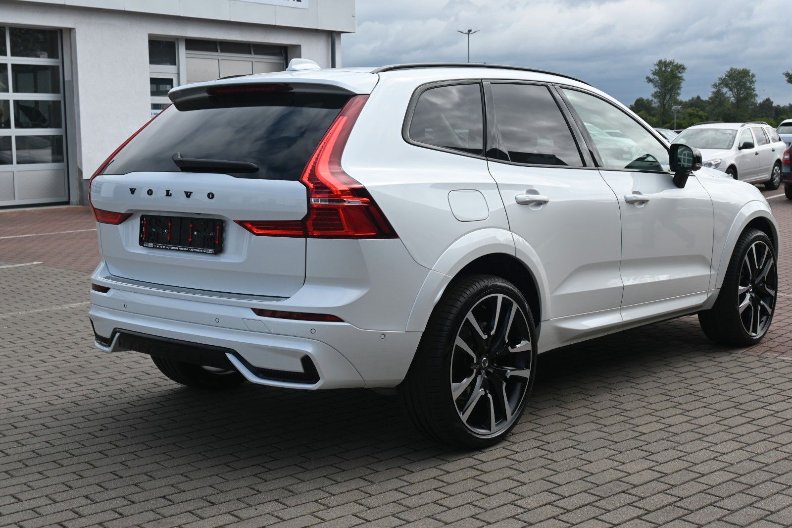 Fahrzeugabbildung Volvo XC60 B4 D AWD Ultimate Dark*STDHZG*LUFT*360°*ACC