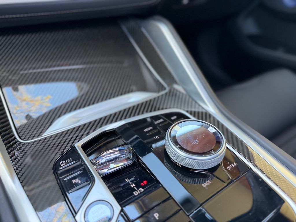 BMW X6 M60i/B&W/M-Paket Pro/Sky-Lounge/S-Belüftung BMW X6 M60i/B&W/M-Paket Pro/Sky-Lounge/S-Belüftung