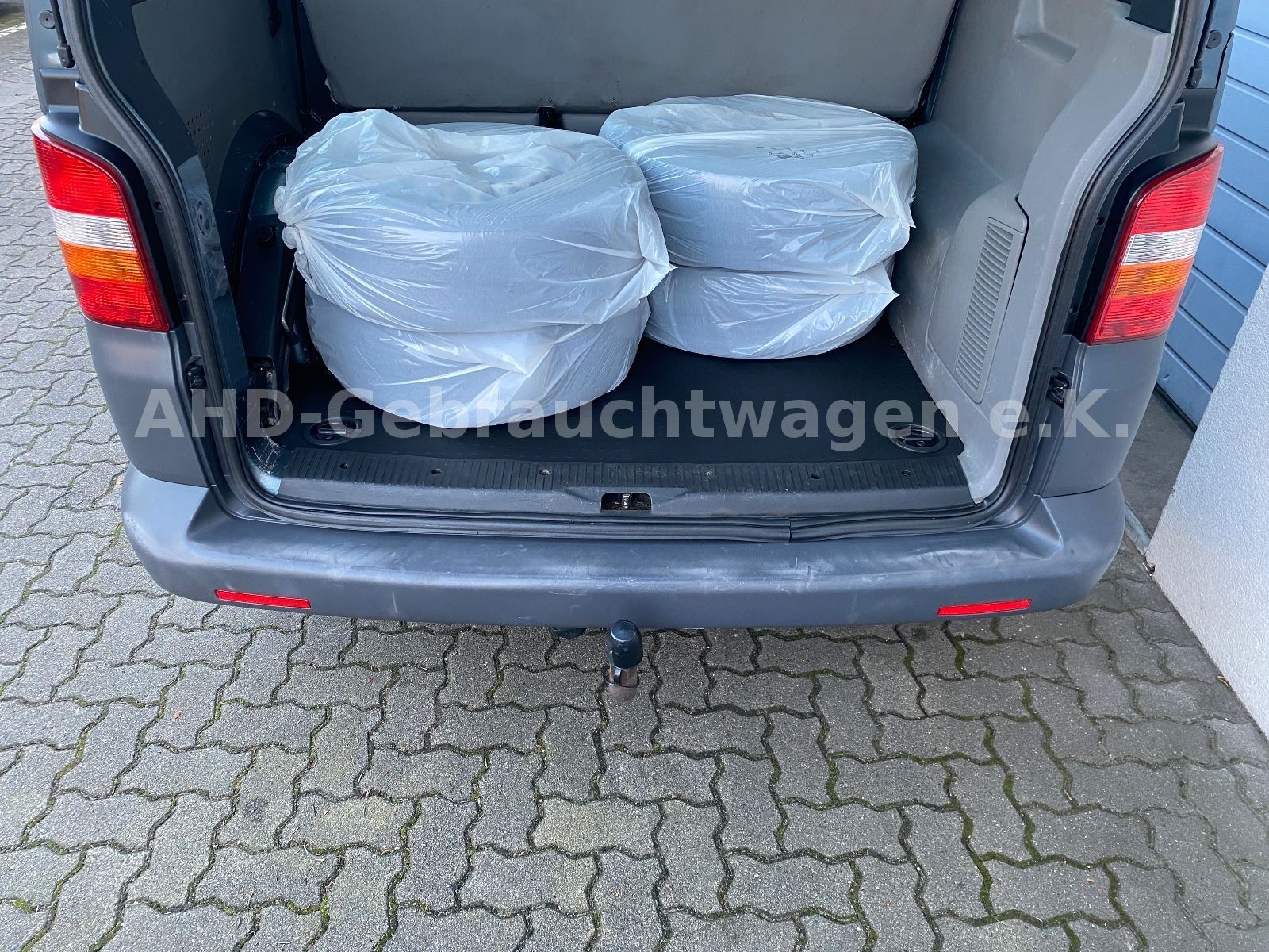 Fahrzeugabbildung Volkswagen T5 Langer Radstand 1.9 TDI 9-Sitzer Klima AHK