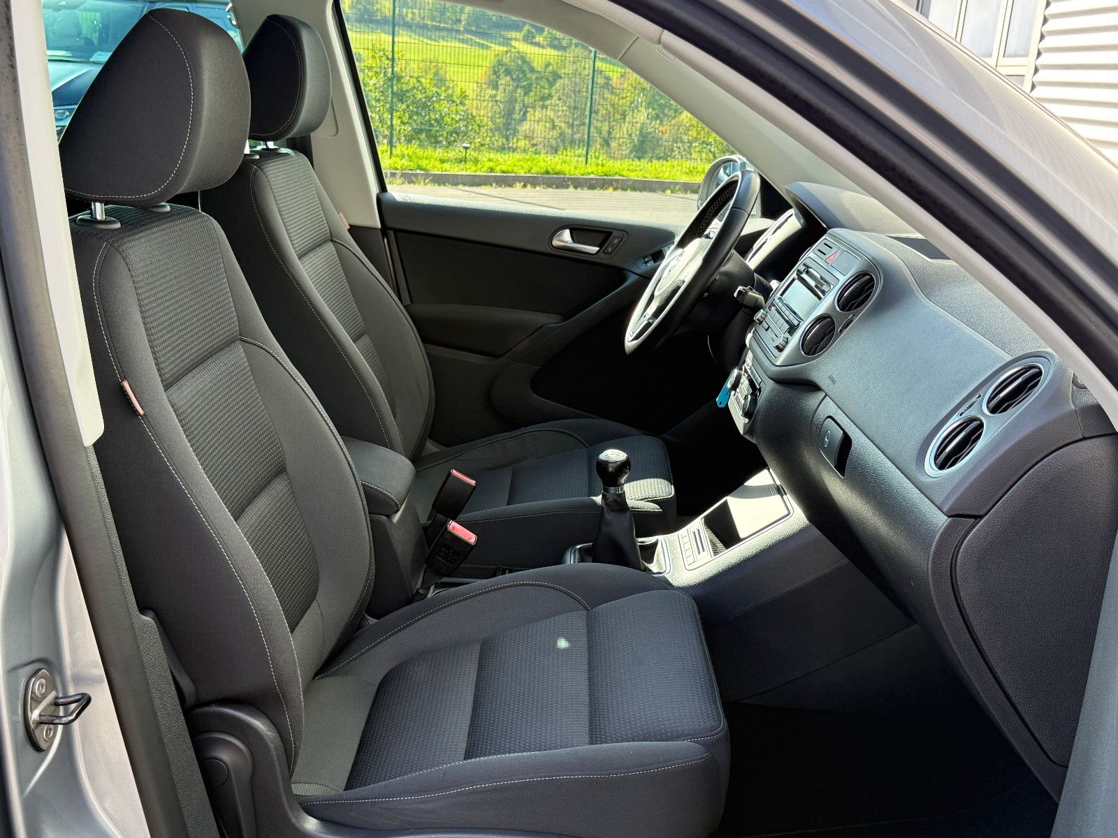 Fahrzeugabbildung Volkswagen Tiguan Team AHK Ambiente-Paket GRA SHZ PDC
