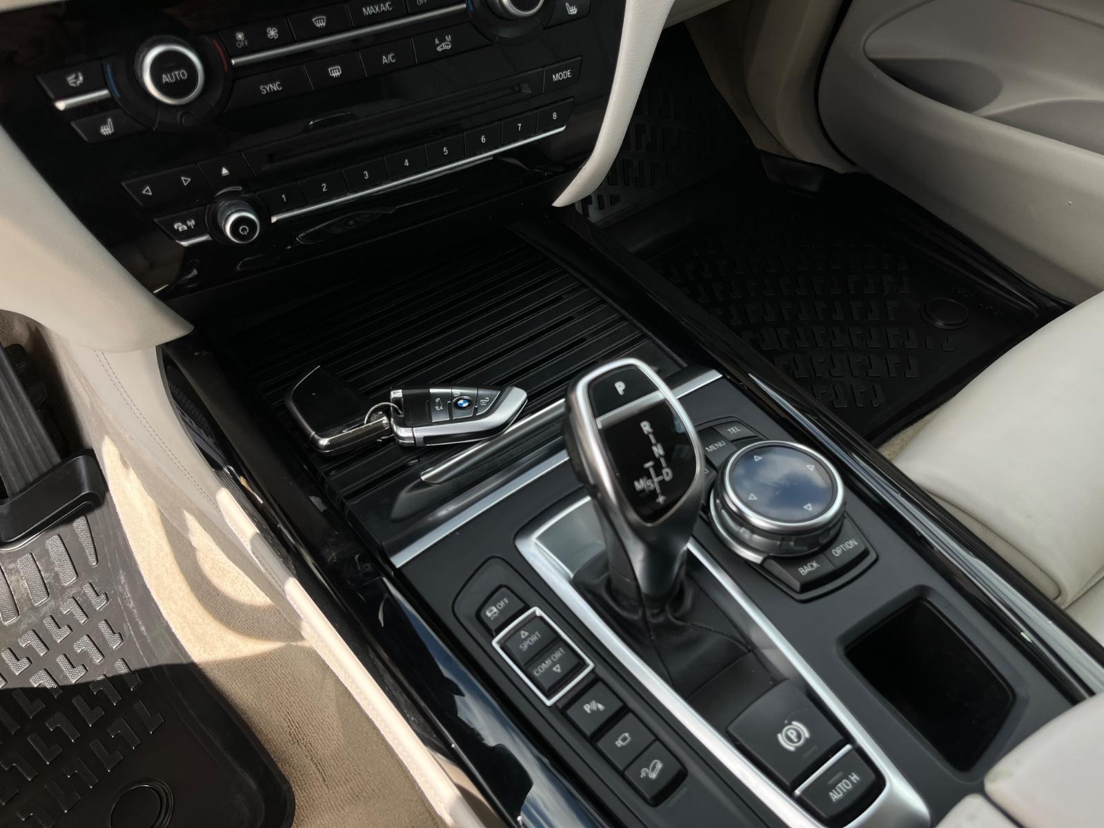BMW X5 xDrive50i V8 449 ch • BVA • Keyless go • Harman Kardon • HUD • Surround View