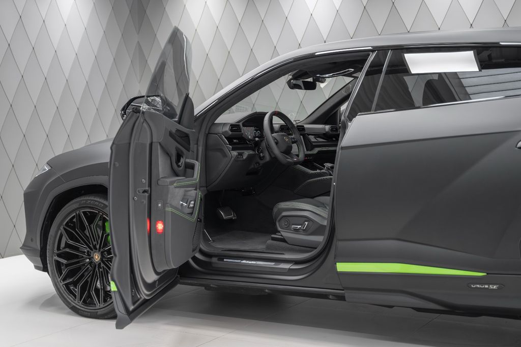 Urus 4.0 V8 SE MATT BLACK AKRAPOVIC CARBON - Bild 12