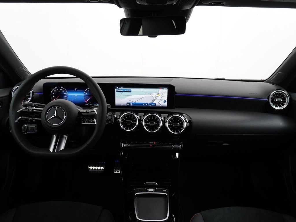 Mercedes-Benz A 180 Star Edition AMG Line | Voorstoelen Verwar