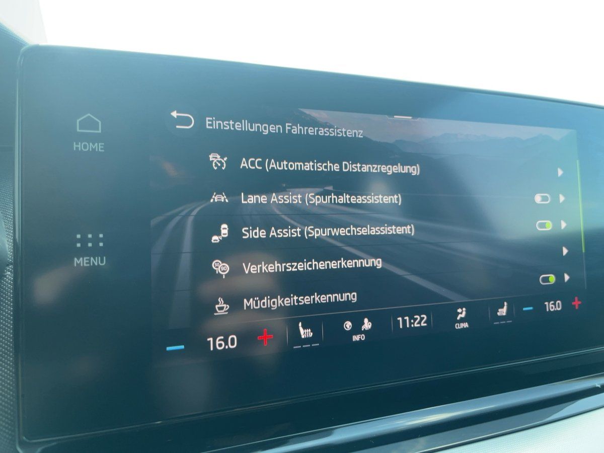 Skoda Octavia Combi Style 1.5 TSI DSG APP AHK LED KAM foto 16