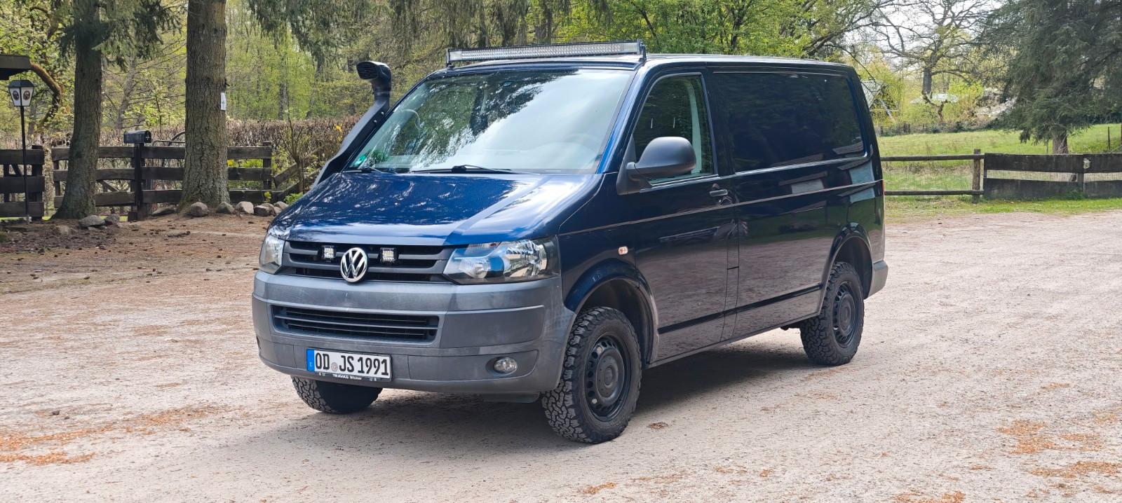 Volkswagen T5.2 mit Offroadoptik und kleinem Camperausbau