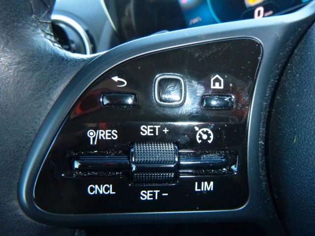 Fahrzeugabbildung Mercedes-Benz GLA 200 >AUT/LED/NAV/SHZ/Teilleder<