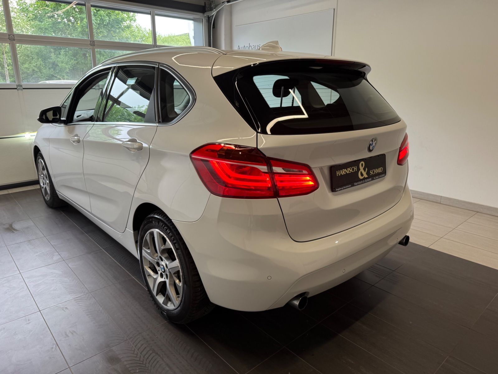 Fahrzeugabbildung BMW 220 i Active Tourer Advantage Business-Paket