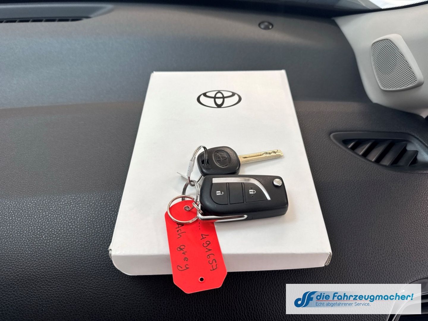 Fahrzeugabbildung Toyota Yaris Cross Hybrid FWD Comfort ACC DAB Spurhalte
