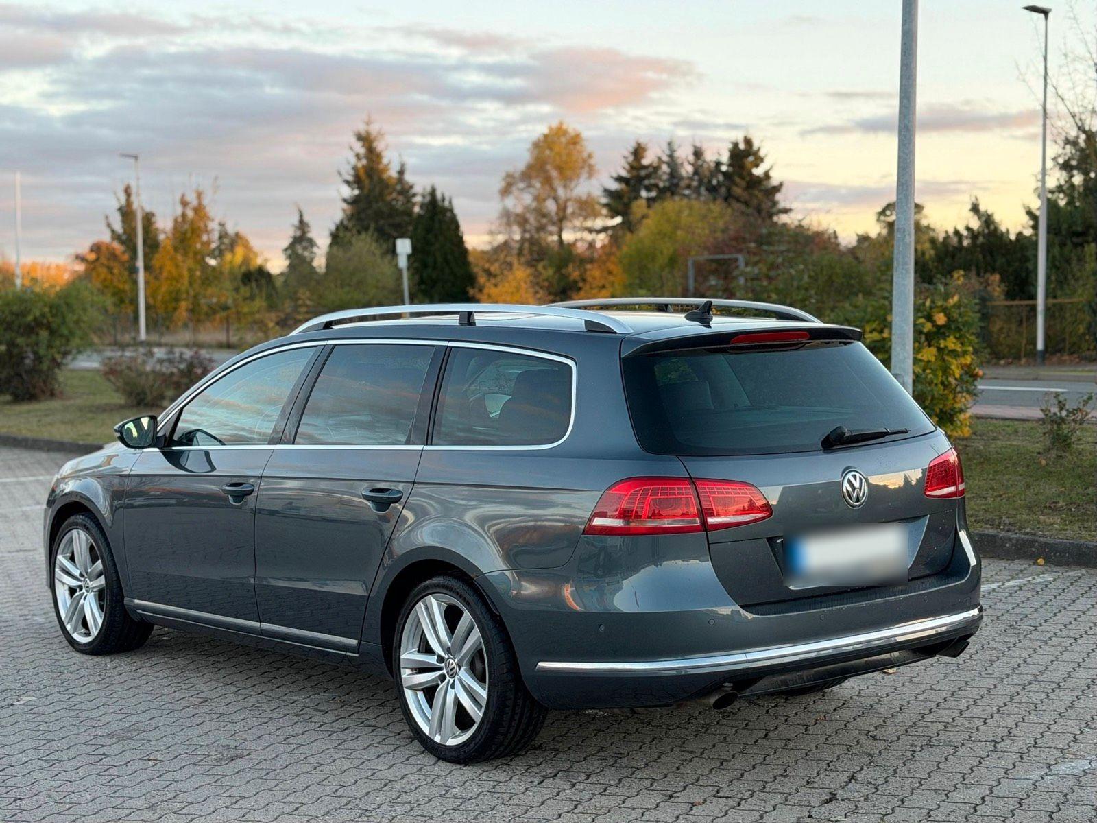 Volkswagen Passat 2012 — interior