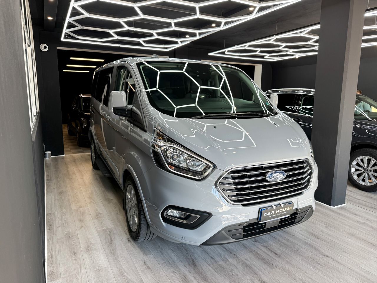 Ford Tourneo Custom 2.0 TDI 170CV Auto imagem 3