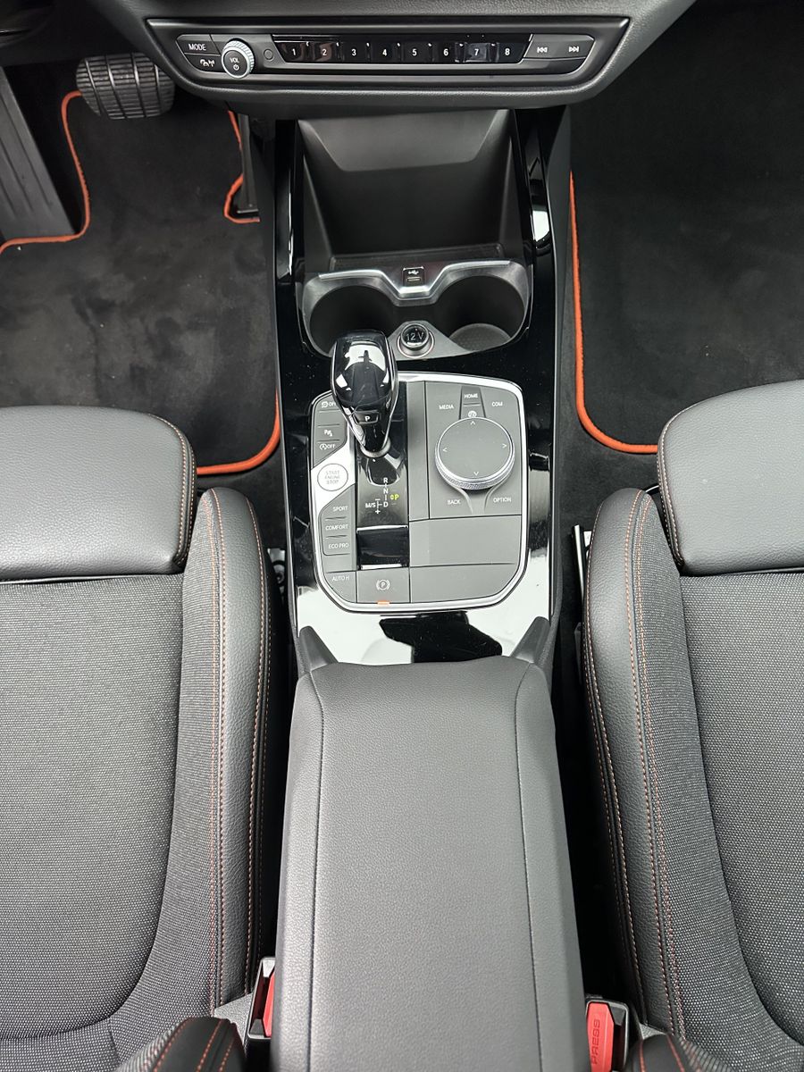 Fahrzeugabbildung BMW 120d xDrive Aut. Sport-Line NAV+LED+PDC+SHZ+17ZO