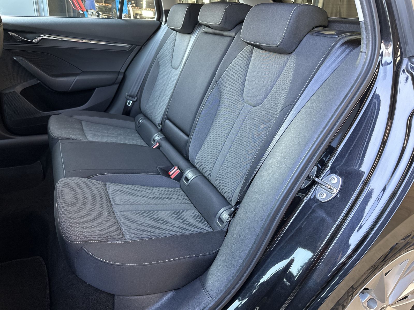 Fahrzeugabbildung SKODA Octavia Combi 2.0 TDI FirstEd NAV+LED+VCOCKPIT