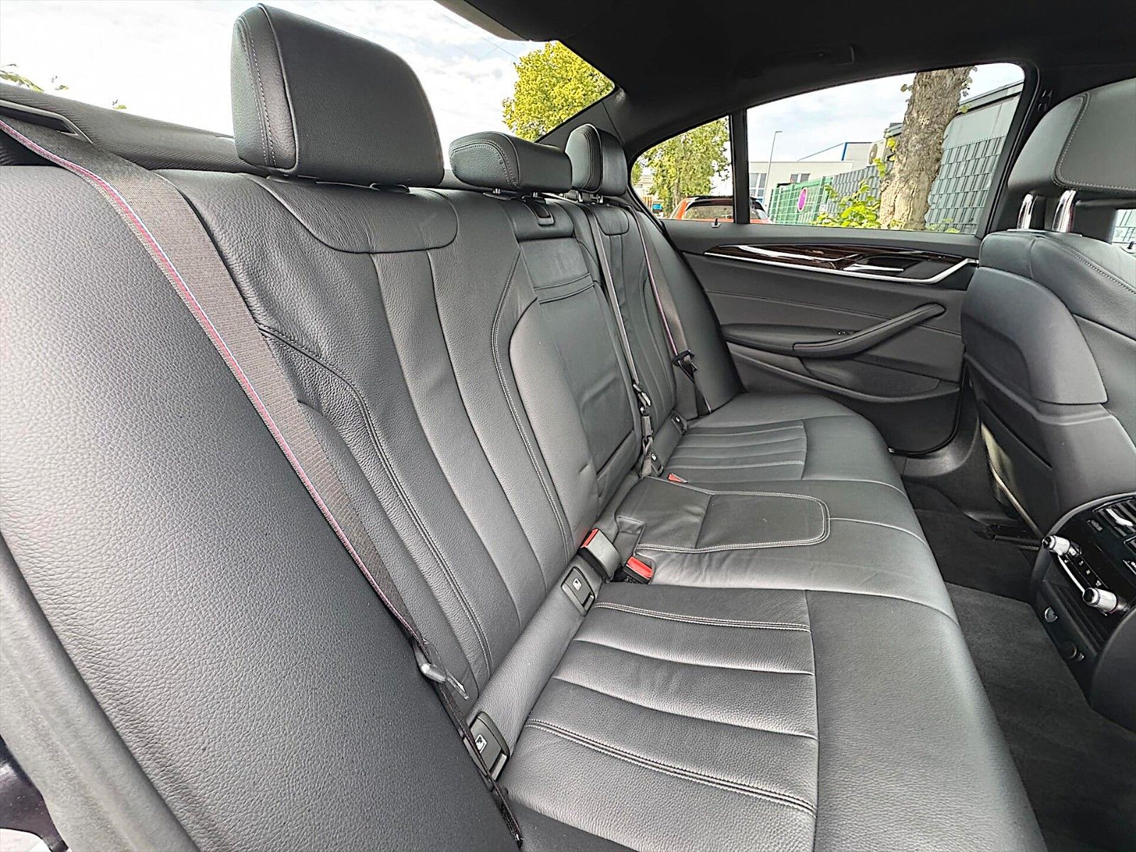 Fahrzeugabbildung BMW 530e Hybrid M Sport Shadow *ACC*LED*Display Key*