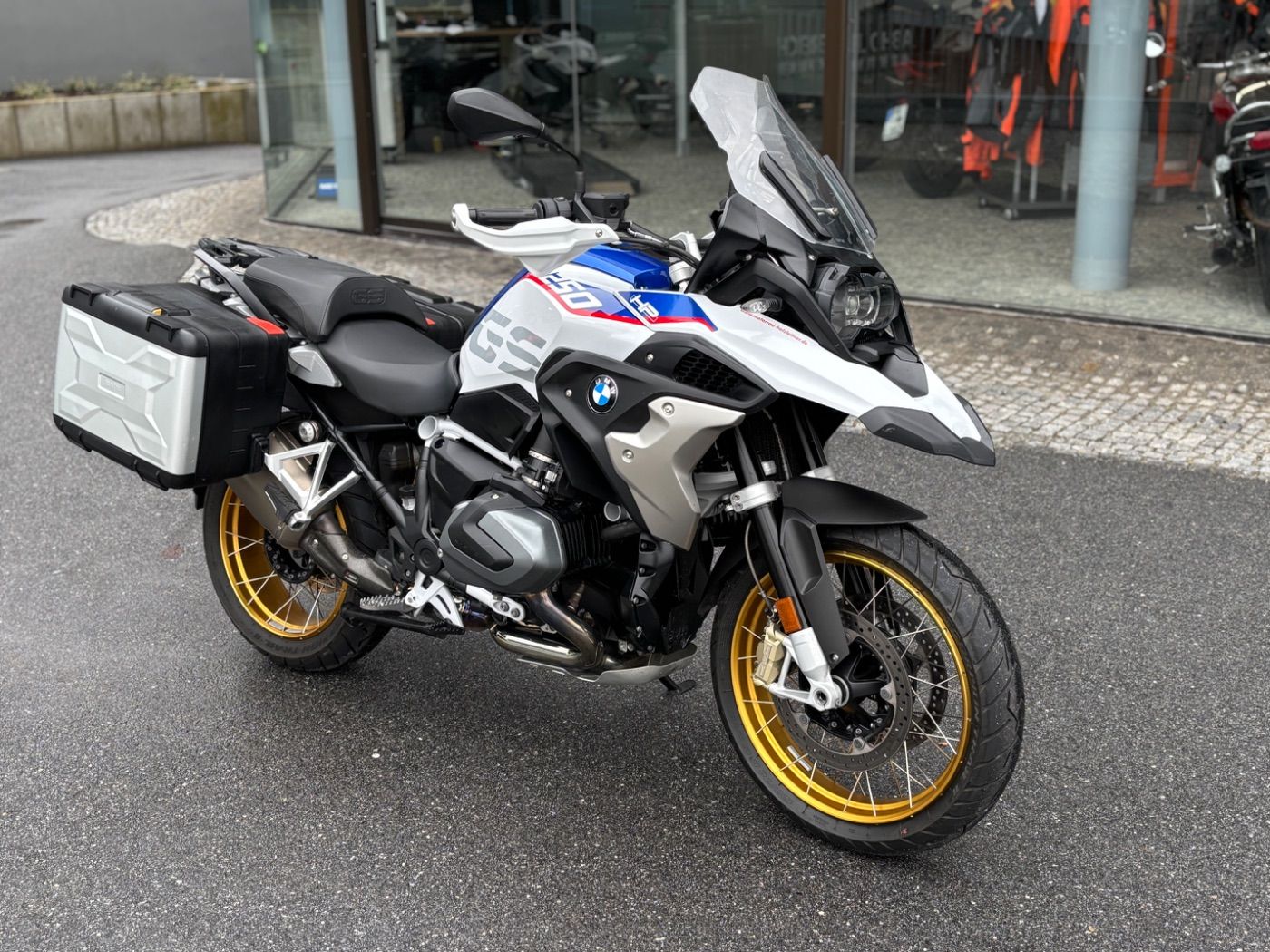 Fahrzeugabbildung BMW R 1250 GS HP, Akrapovic, Seitenkoffer Tieferlegu