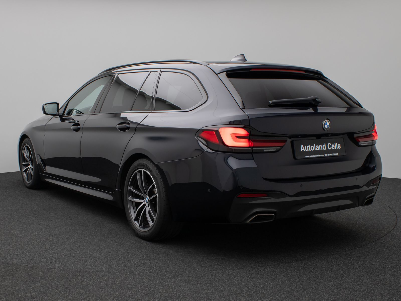 Fahrzeugabbildung BMW 530d xD M Sport Panorama Kamera HUD HiFi Komfort