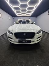 Jaguar F-Pace Prestige|LEDER|NAVI|BI-XENON|LM FELGEN - Jaguar mit Diesel-Antrieb