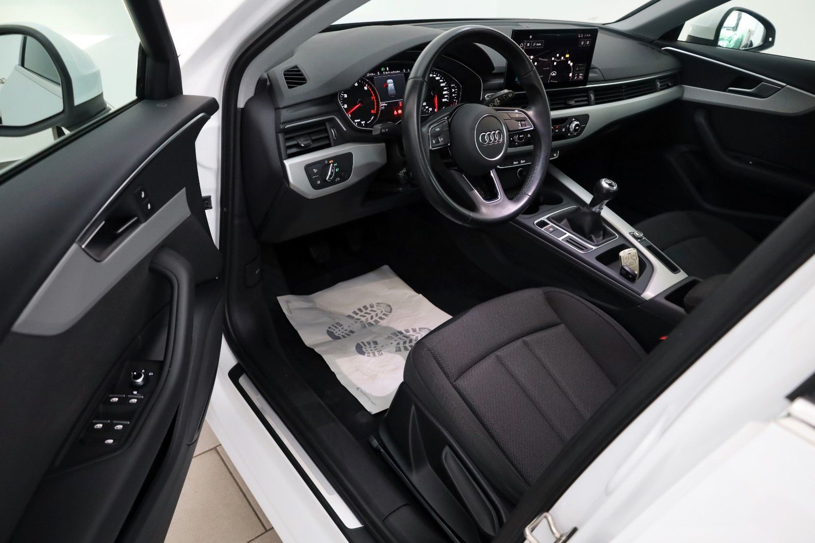 Fahrzeugabbildung Audi A4 Avant 35 TFSI Navi,LED,Panorama,Kamera,SR+WR