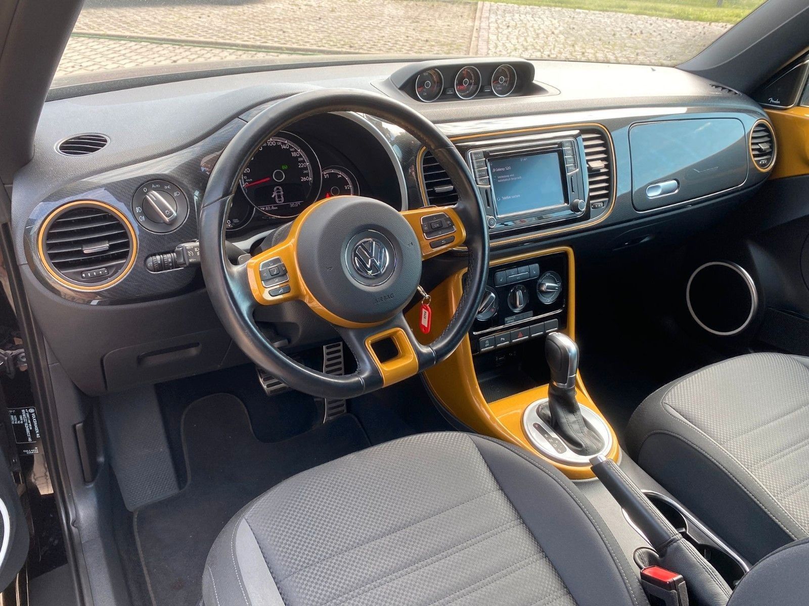 Fahrzeugabbildung Volkswagen Beetle Cabrio 2.0 TSI DSG R-Line SH+NAVI+TÜV-NEU