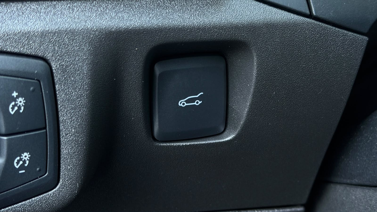Fahrzeugabbildung Ford Mondeo 2.0EB Aut. ST-Line LED+STHZ+KAM+AHK+PANO+