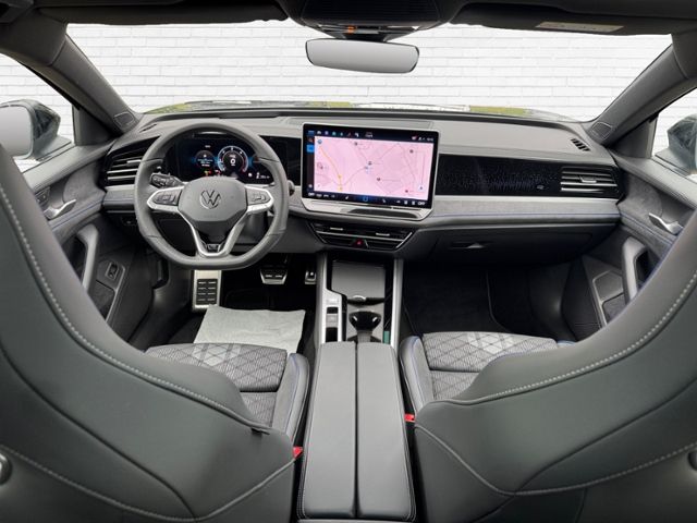 Fahrzeugabbildung Volkswagen Passat R-Line 2.0 TDI 4MOTION DSG - PANO*AHK*NAV