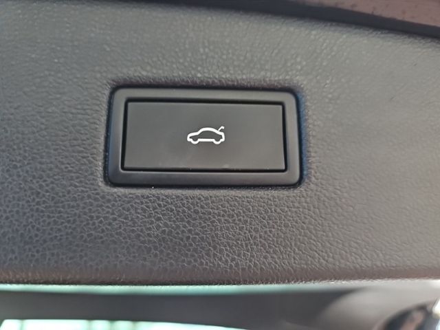 Fahrzeugabbildung Volkswagen Tiguan 1.5 TSI 6-Gang MOVE AHK NAVI MATRIX 360°