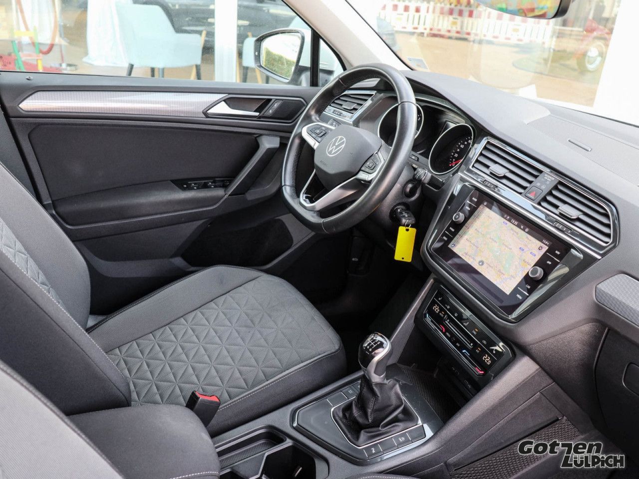 Fahrzeugabbildung Volkswagen Tiguan Life 1,5TSI Navi Winterpaket LED PDC