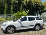Skoda Octavia Combi Scout 2.0 TDI 6-Gang 4x4  - Skoda Octavia aus 2010: Scout