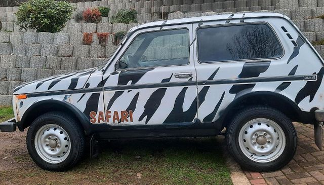 Lada Niva 4x4 mit 2 Jahren TÜV