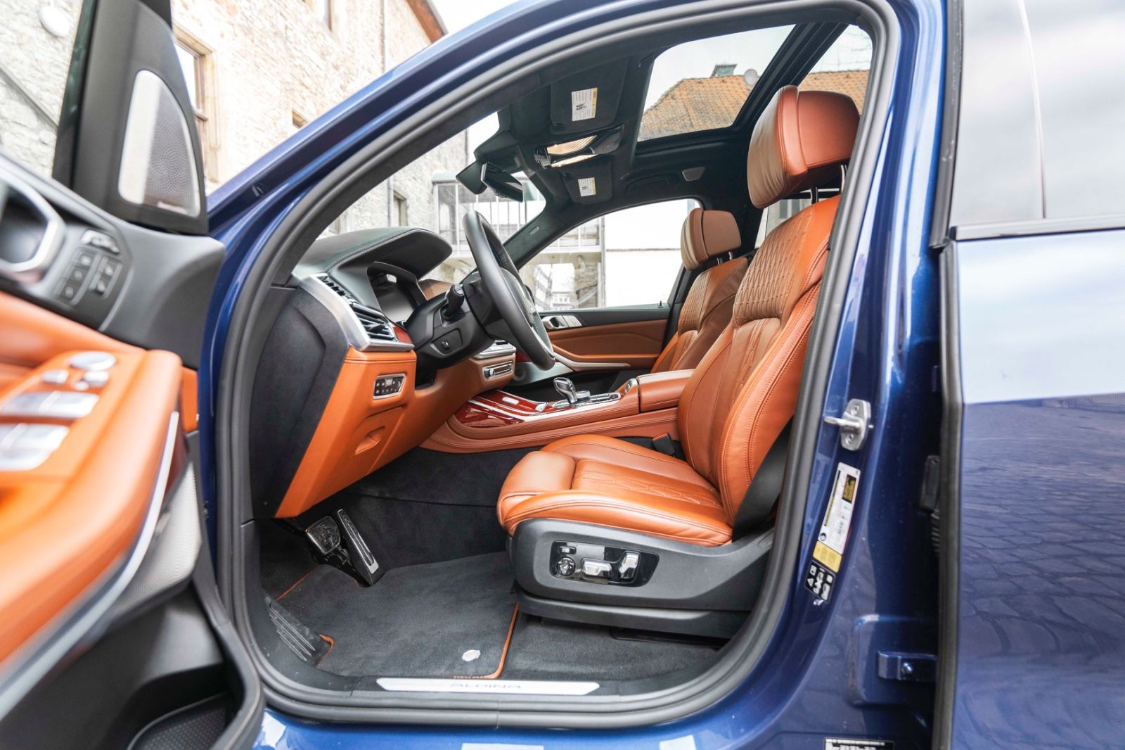 Fahrzeugabbildung ALPINA XB7 LASERLICHT ACC MASSAGE SKYROOF B&W 360° AHK
