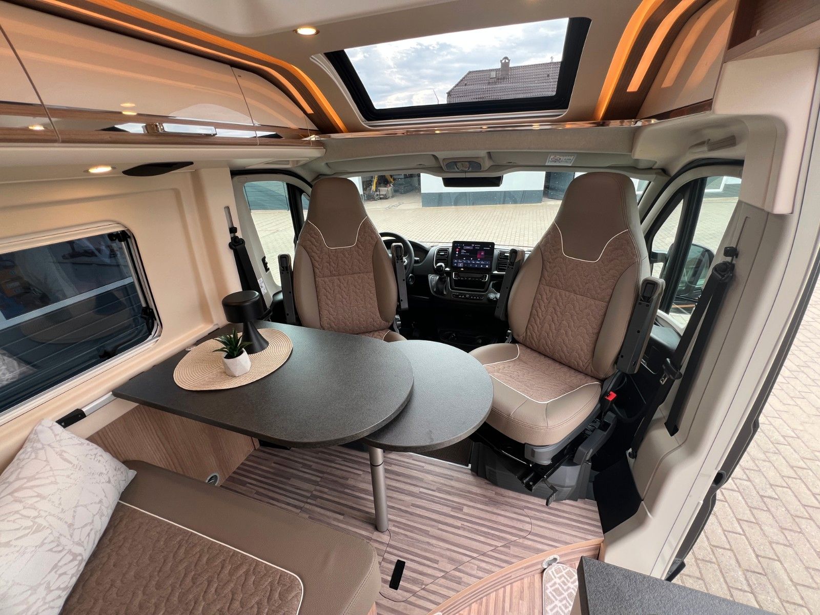 Fahrzeugabbildung Malibu Van Family 4 GT skyview 640 LE RB Aufstelldach