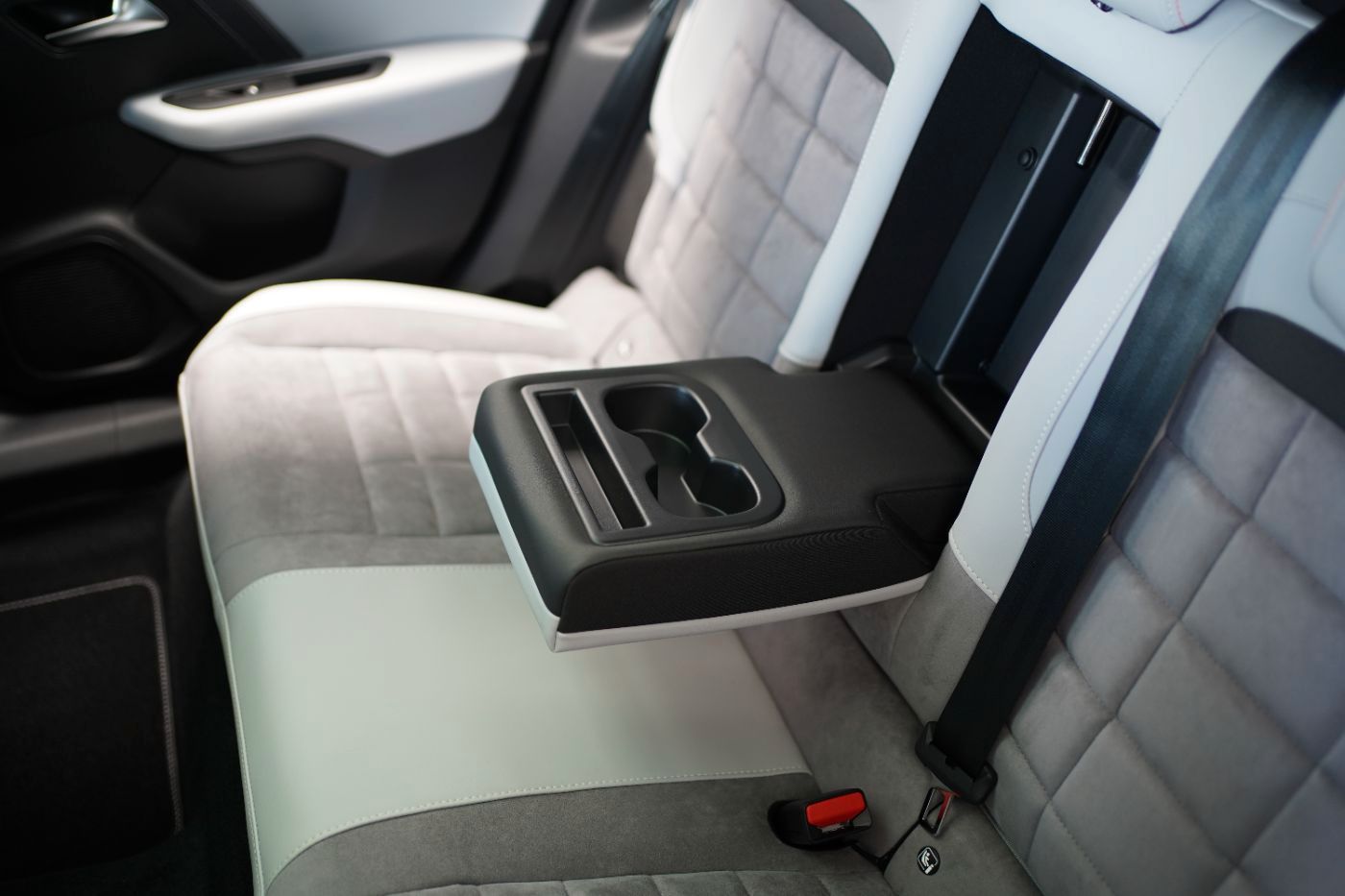 Fahrzeugabbildung Citroën C4 Hybrid 145 DCS6 Max *** Vollausstattung ***