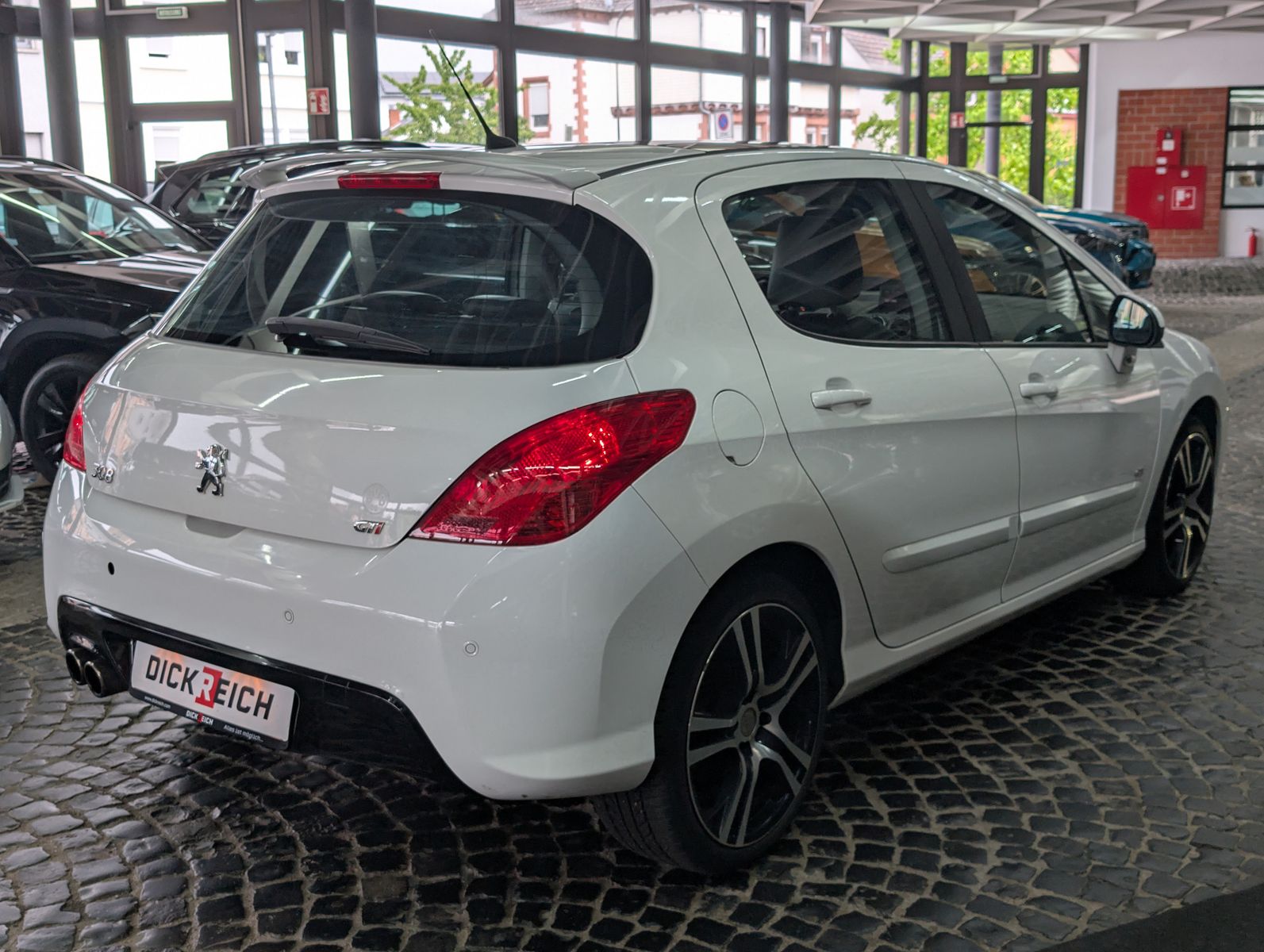 Fahrzeugabbildung Peugeot 308 GTi LEDER PANO XENON TEMP PDC NAVI 18-ZOLL