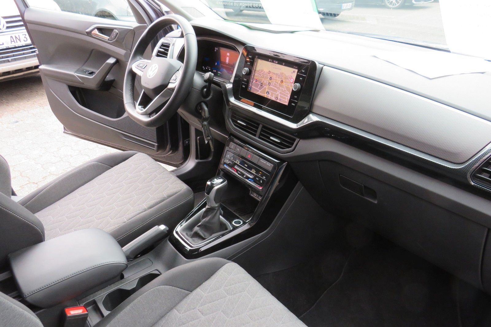 Fahrzeugabbildung Volkswagen T-Cross DSG ACC KAMERA NAVI SITZH LED APP GJ 1.H