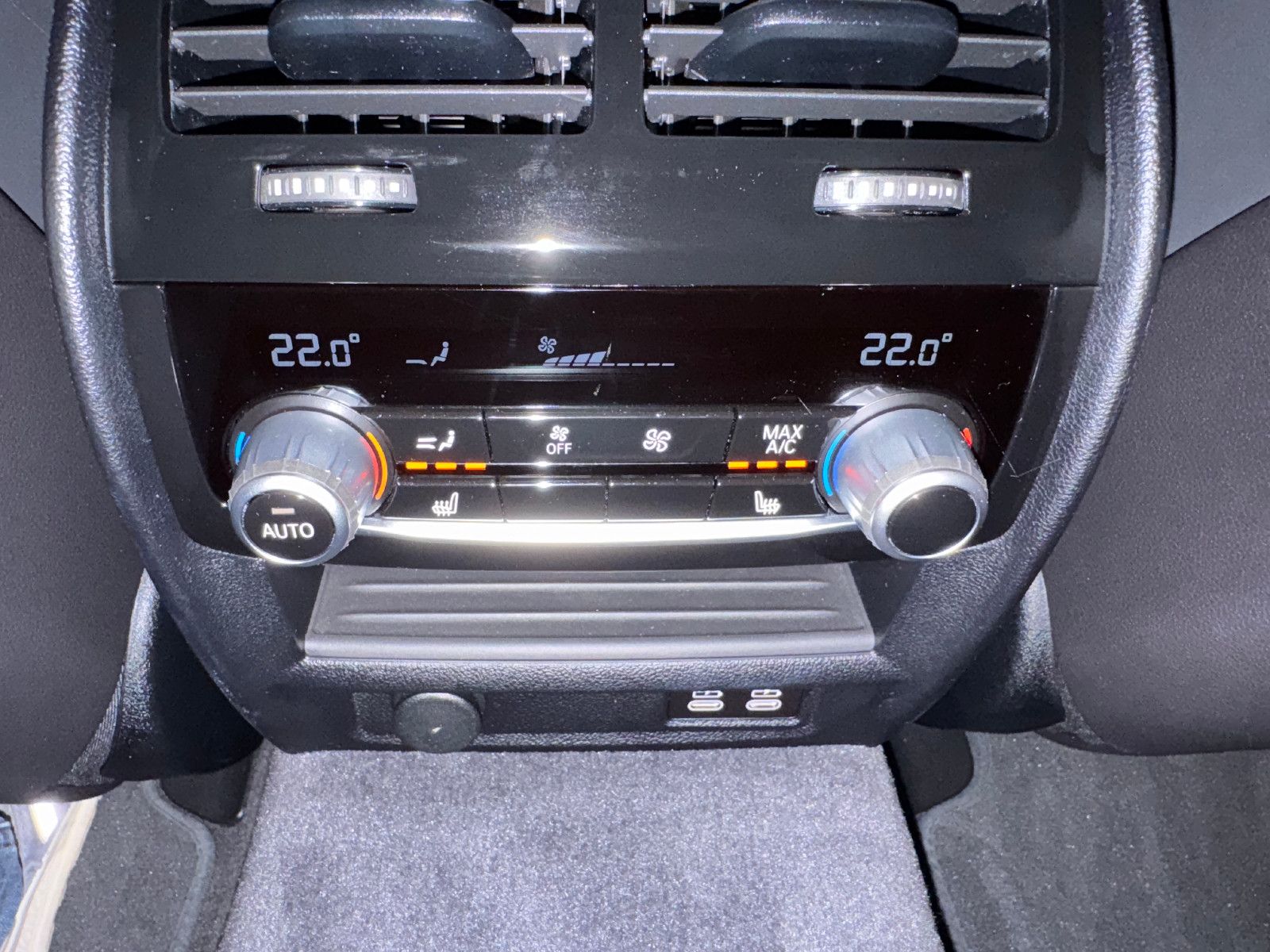Fahrzeugabbildung BMW 520 d T LUXURY LINE HUD PANORAMA LASER VOLL